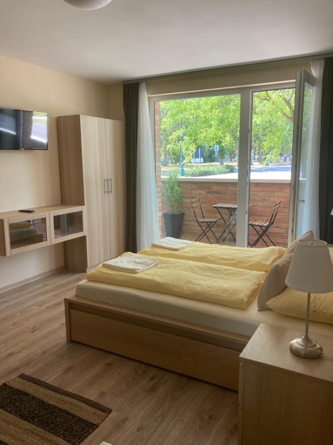 Castellum Apartmanhaz Gyula Exteriör bild