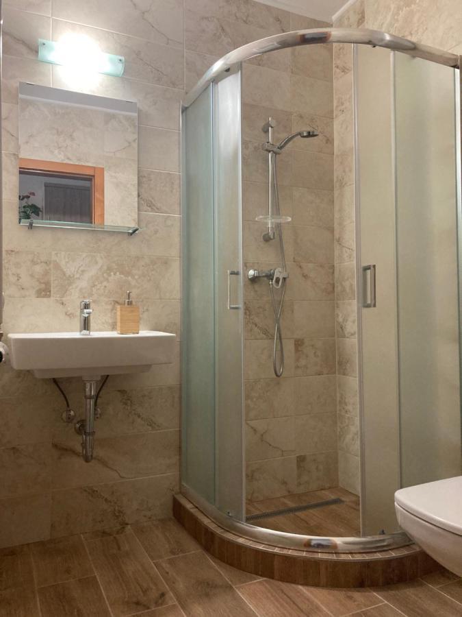 Castellum Apartmanhaz Gyula Exteriör bild