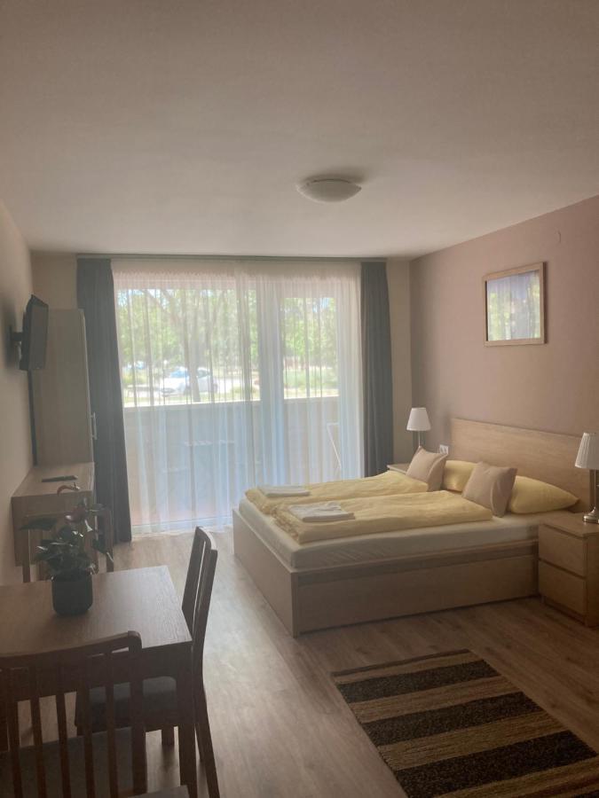 Castellum Apartmanhaz Gyula Exteriör bild