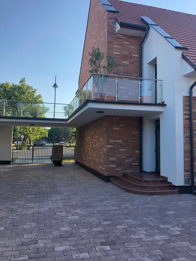 Castellum Apartmanhaz Gyula Exteriör bild