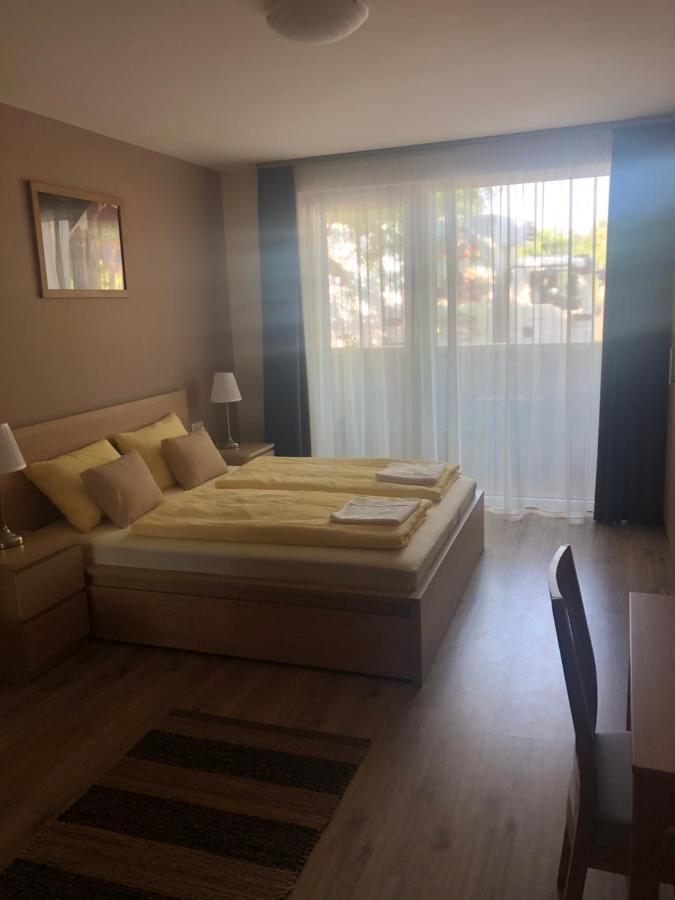Castellum Apartmanhaz Gyula Exteriör bild