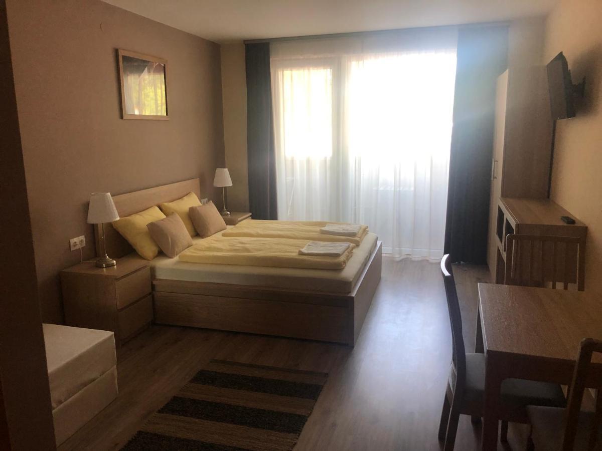 Castellum Apartmanhaz Gyula Exteriör bild
