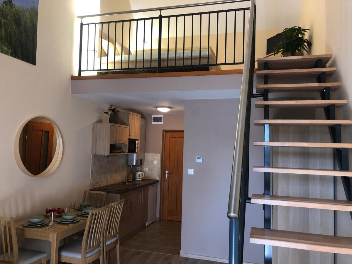 Castellum Apartmanhaz Gyula Exteriör bild