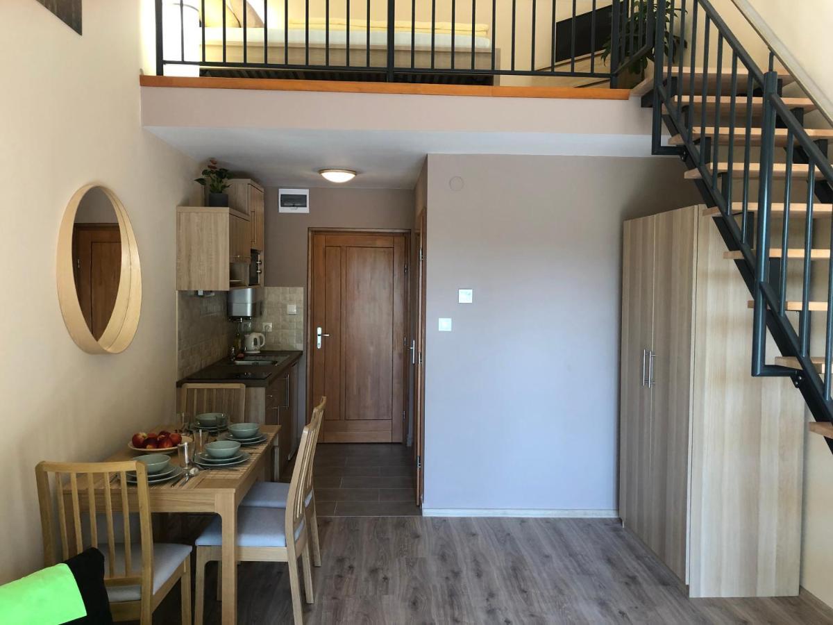 Castellum Apartmanhaz Gyula Exteriör bild