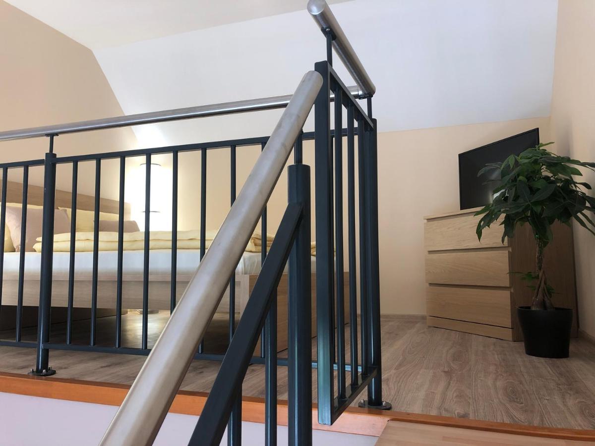 Castellum Apartmanhaz Gyula Exteriör bild