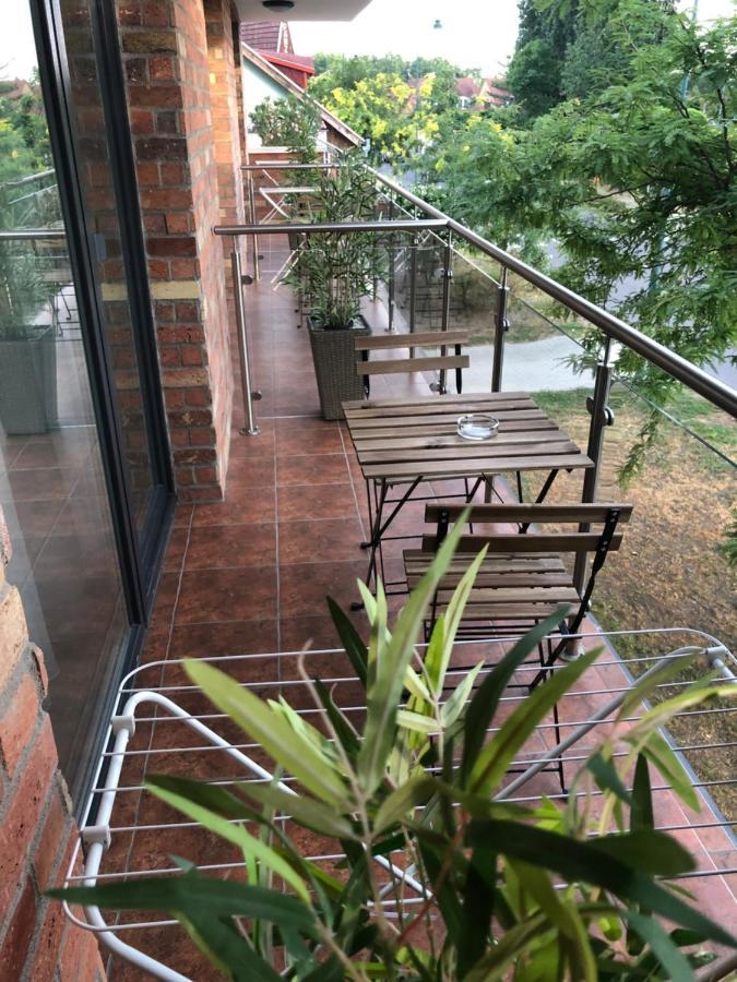 Castellum Apartmanhaz Gyula Exteriör bild
