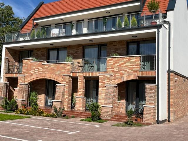 Castellum Apartmanhaz Gyula Exteriör bild