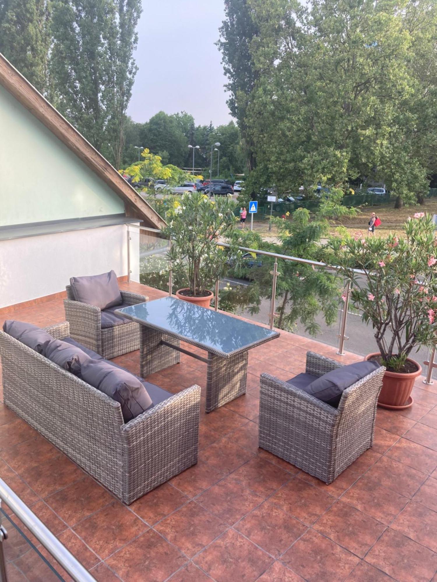 Castellum Apartmanhaz Gyula Exteriör bild